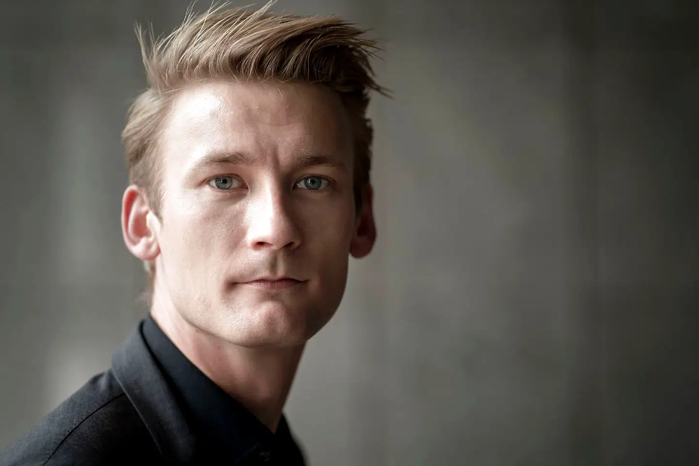 Dansk Folkepartis medlem af Europa-Parlamentet, 30-årige Peter Kofod, nævnes som en mulig ny formand for Dansk Folkeparti. Men det vurderes, at det lige nu er for tidligt, at han bliver ny formand.