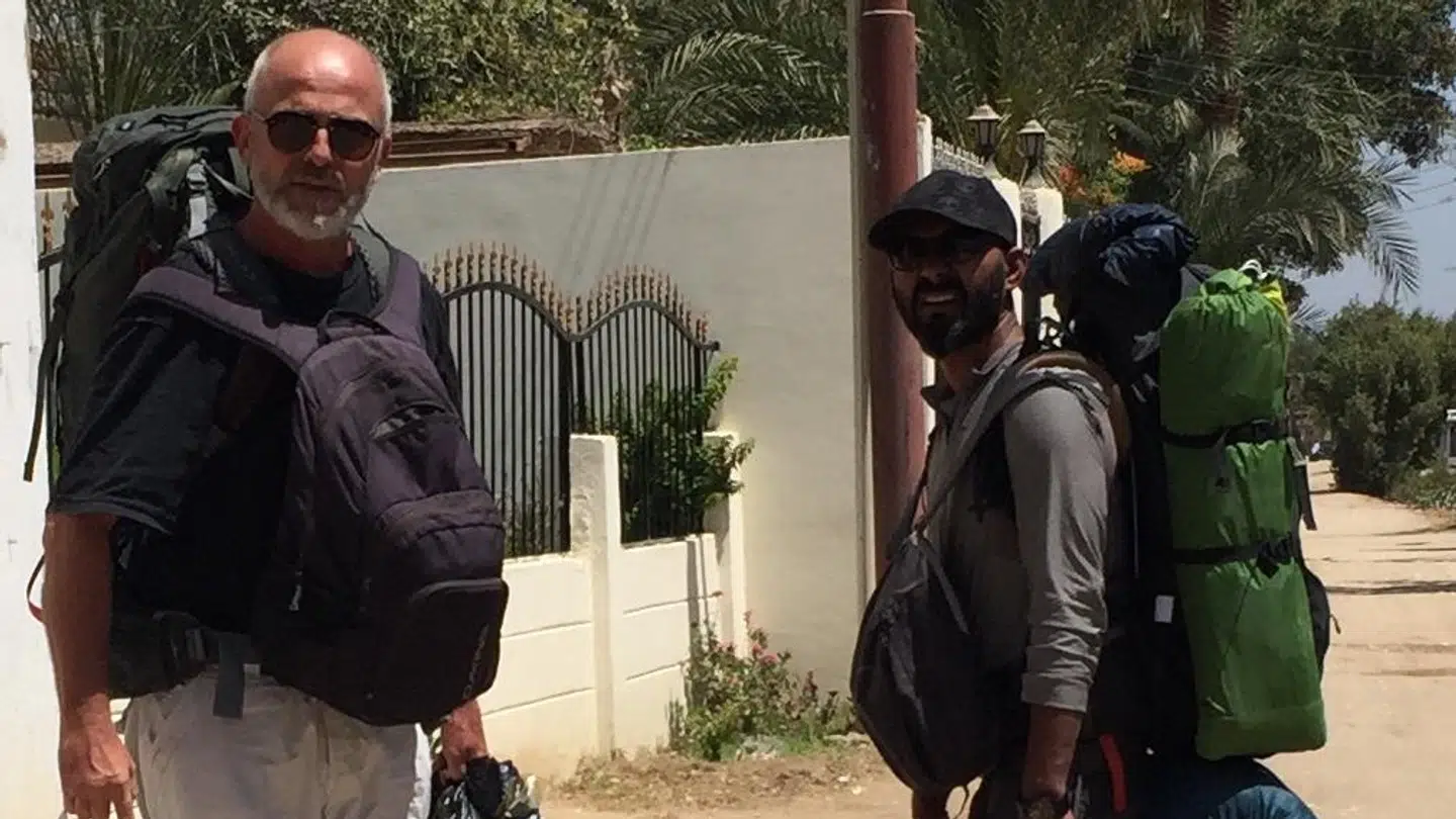 SørenFriis Larsen har mødt en mand fra Indien, som han lige nu bor sammen med. De er glade for at have hinanden.