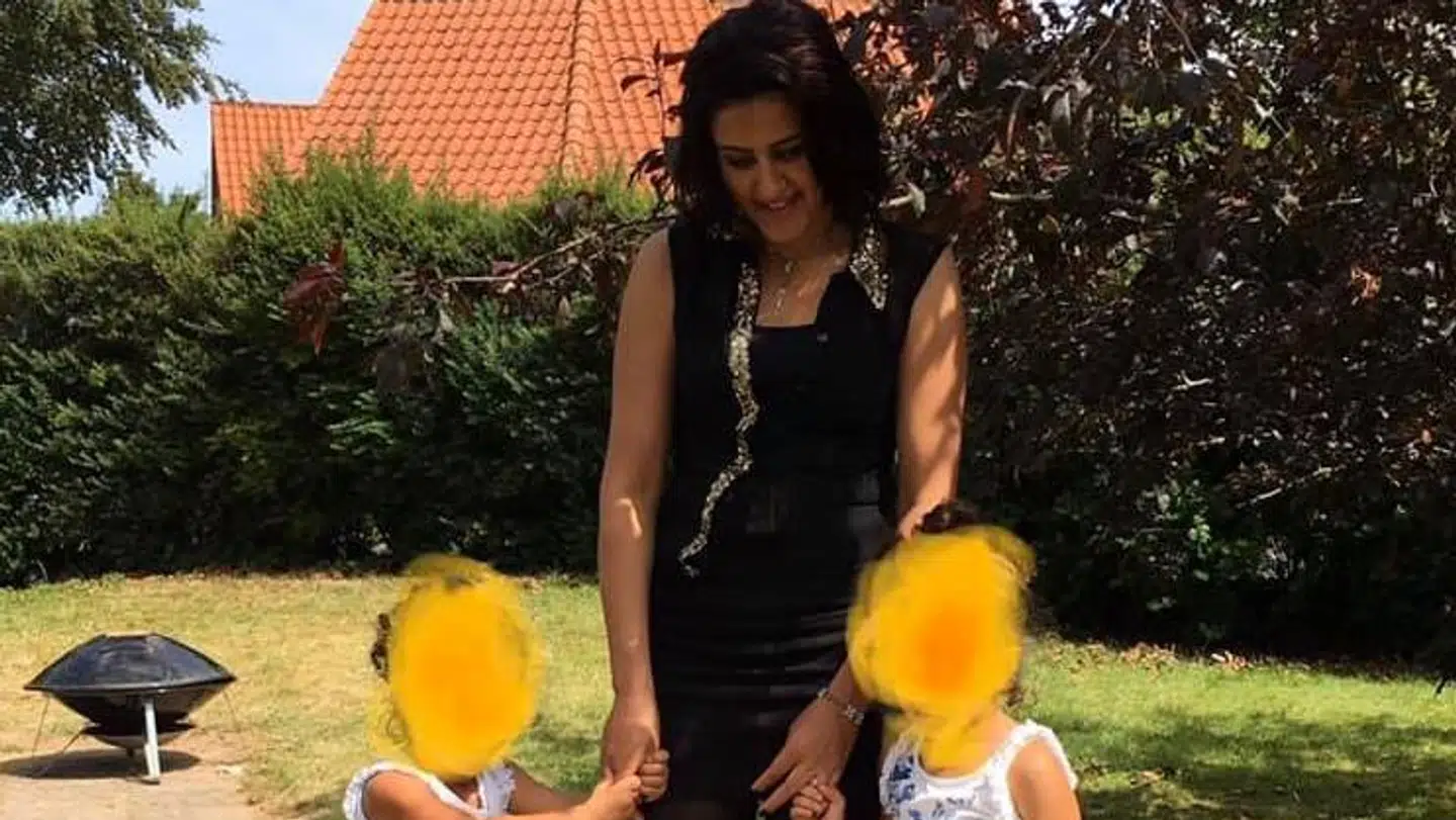 Den 27-årige syrisk-kurdiske Huda Ali Ahmad sammen med sine to yngste børn.