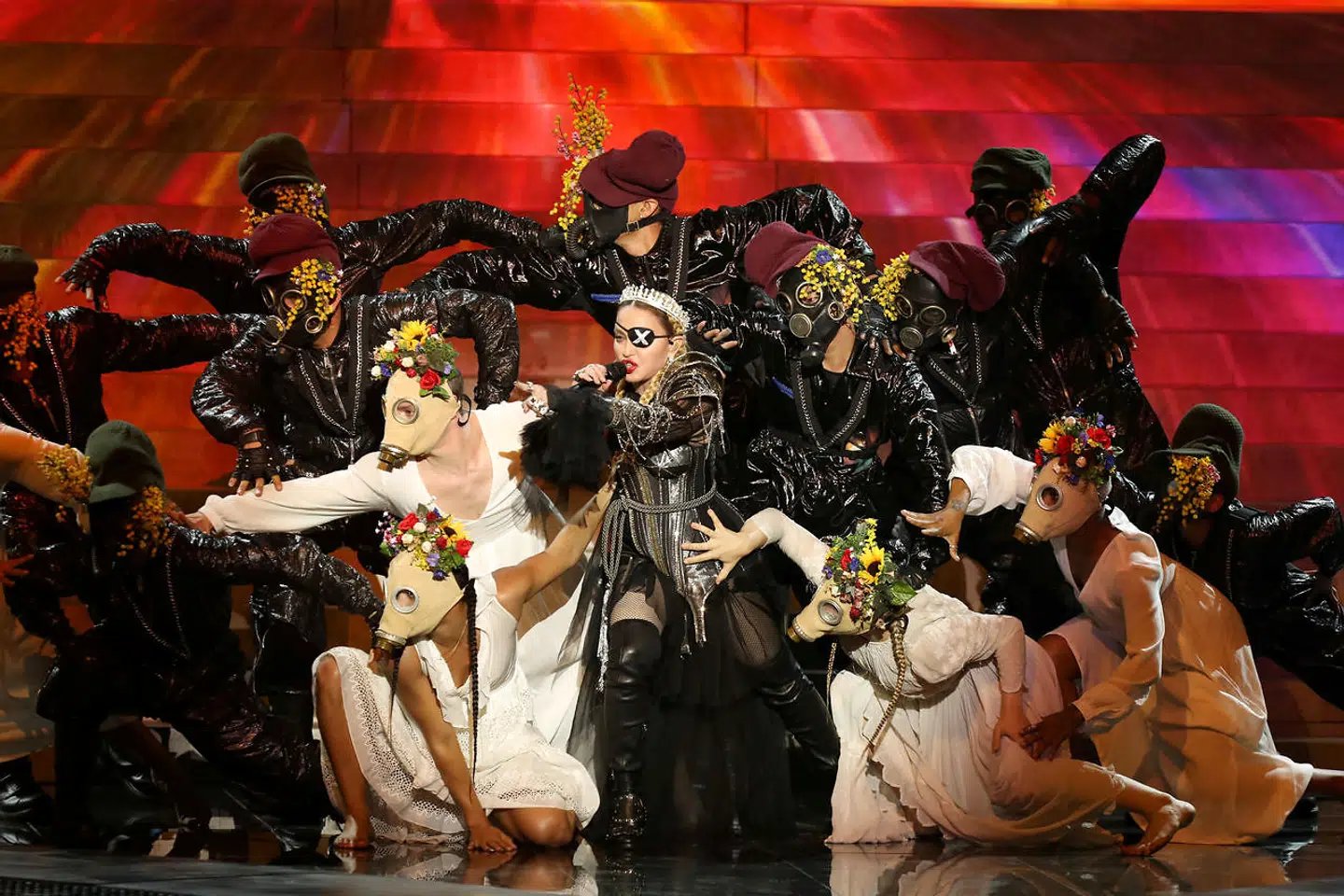 Madonna optræder som en gæst ved det eropæiske Melodi Grand Prix i Tel Aviv i 2019.