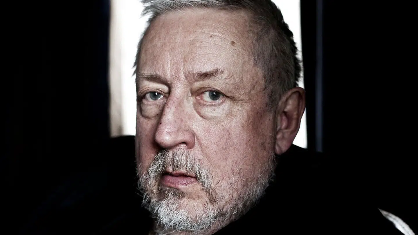 Den svenske krimiforfatter Leif GW Persson mener ikke, at norsk politi har gjort deres arbejde ordentligt i sagen om den forsvundne norske milliardærfrue.