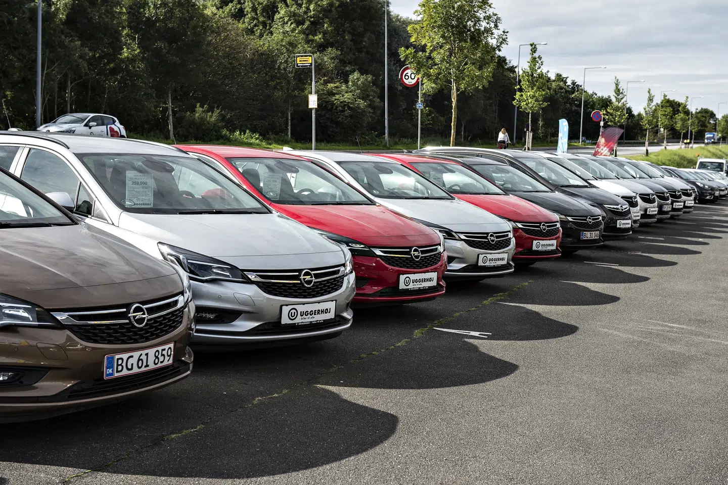 Bilsalget faldt markant i april, hvor der indregistreret 10.201 nye biler. Det er ikke set lavere siden februar 2010.  (Arkivfoto) Henning Bagger/Ritzau Scanpix