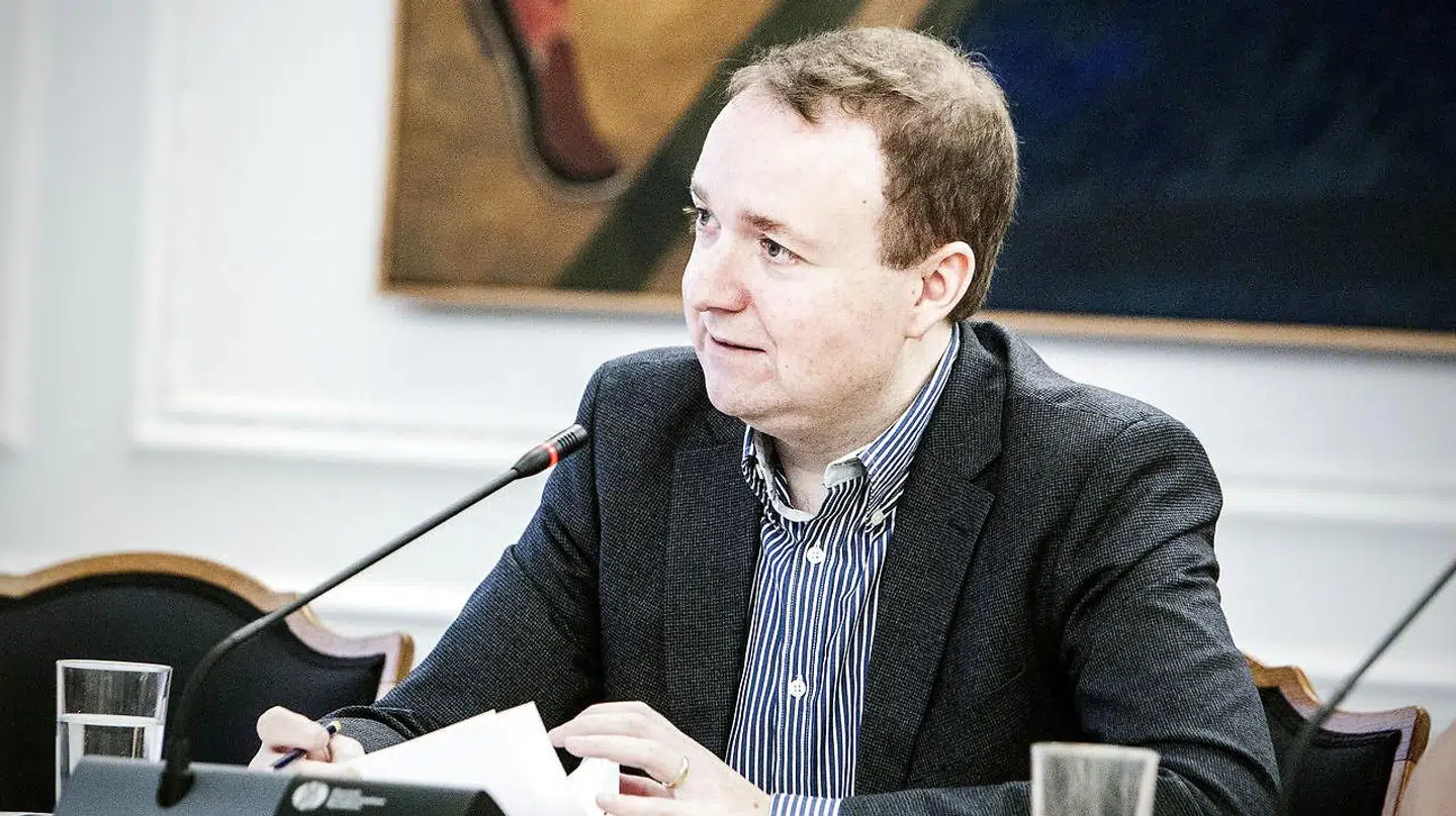 Michael Aastrup Jensen (V) bor selv nærheden af Daka Secanim og mener ikke, at fabrikken gør tilstrækkeligt for at mindske lugtgerne.