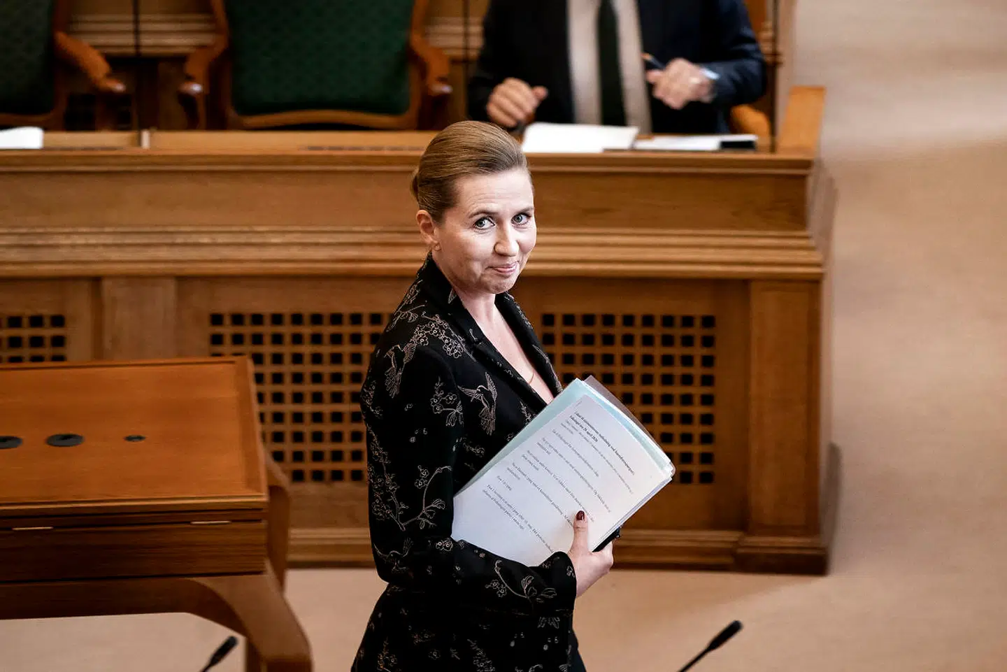 Møde i Folketingssalen. Statsminister Mette Frederiksen (S) skal blandt andet svare på, hvad statsministeren kan oplyse om den langsigtede plan for håndteringen af coronapandemien, genåbningen af det danske samfund og genopretningen af dansk økonomi. Christiansborg onsdag den 29 april 2020. (Foto: Liselotte Sabroe/Scanpix 2020)