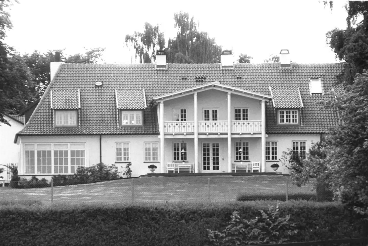 Et billede af Christian Kjærs Sandbjerggård, der ligger ved Hørsholm. Det gigantiske hjem er stadig til salg.