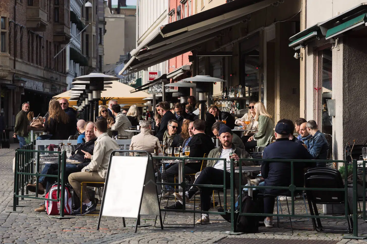 Der var ikke meget corona-frygt at spore hos bargæsterne i Malmø fredag aften