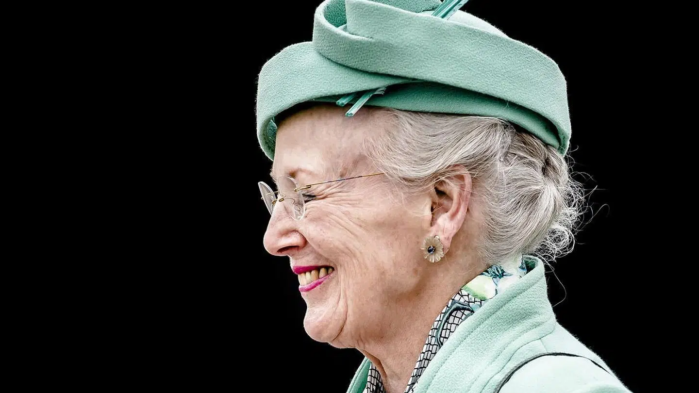 Tidligere var det kongen, der styrede det politiske liv - men sådan er det ikke længere, og Dronningen har fået hug for sine udtalelser om klimaforandringer.