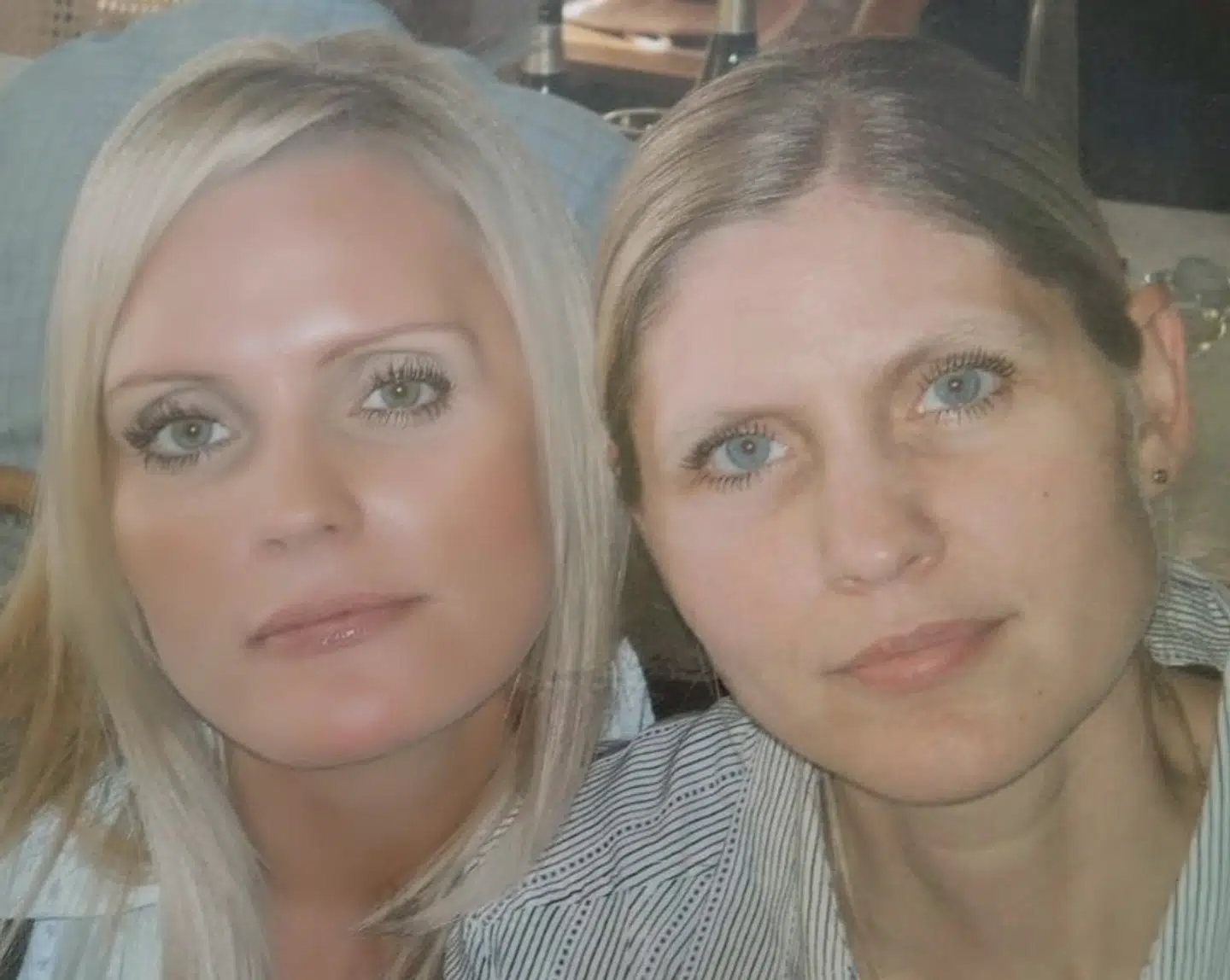 Janni Ree og hendes søster Mette som voksne.