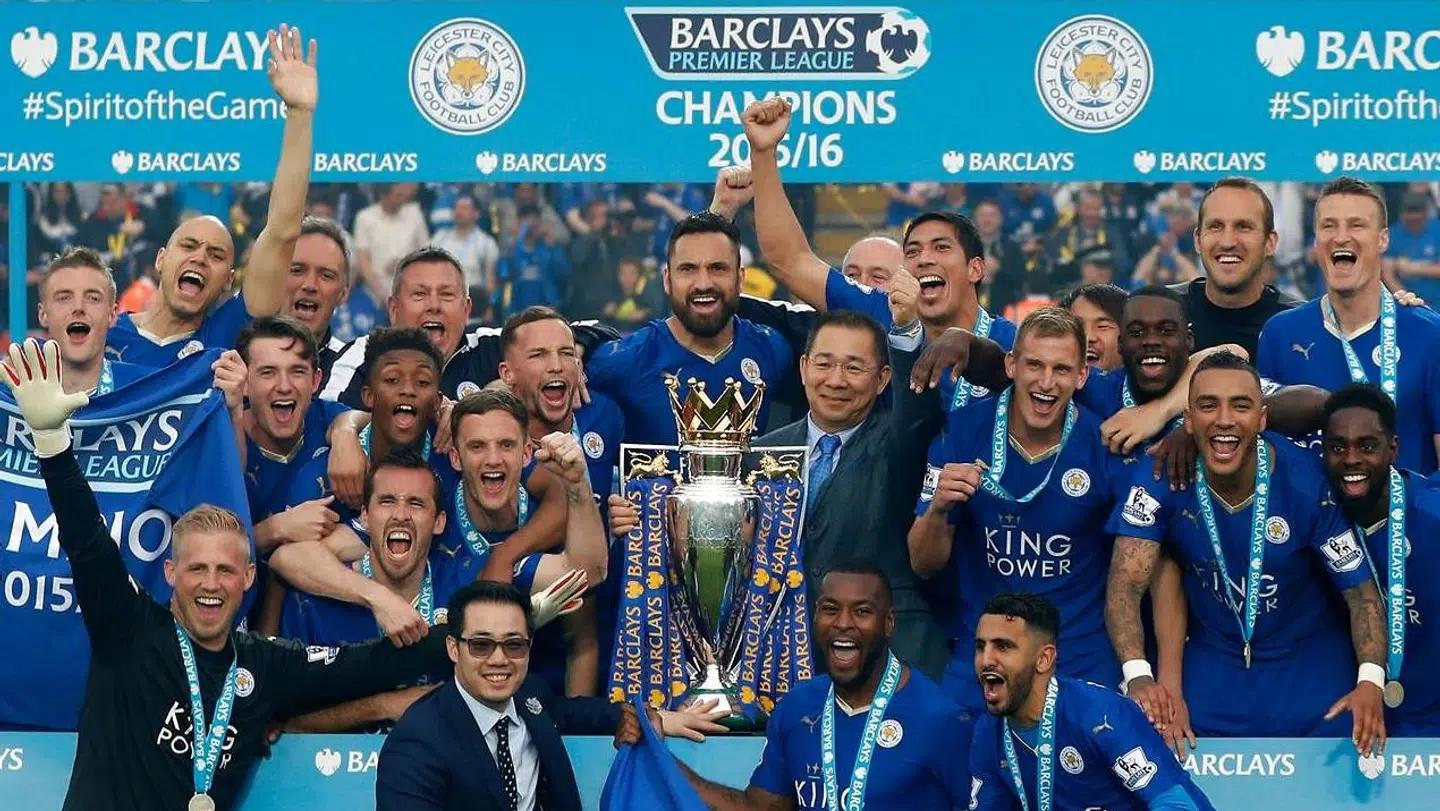 Leicester med Premier League-trofæet.