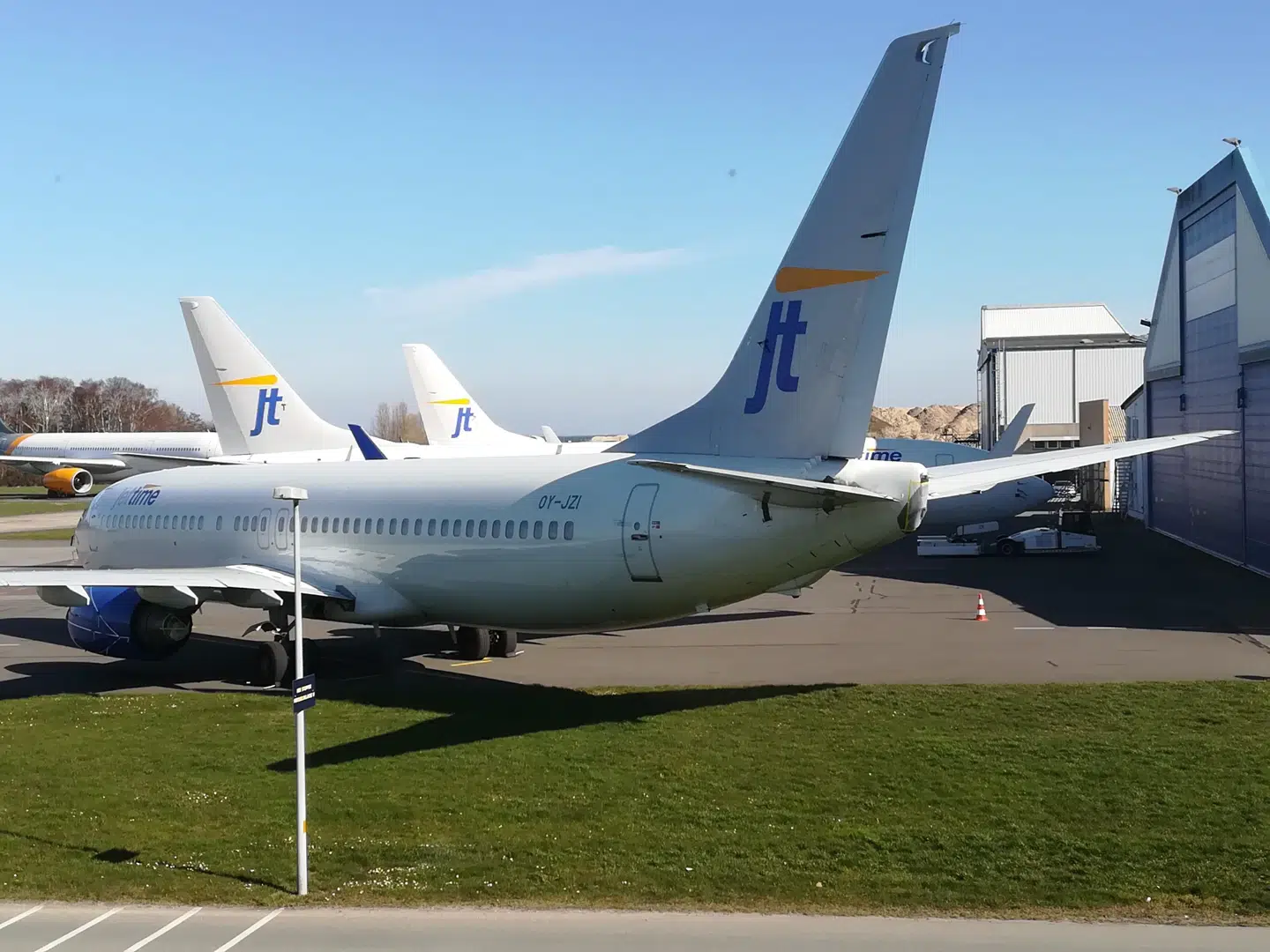10 fly fra Jet Times står lige nu på jorden. Ingen flyver, og det kan koste selskabet livet.