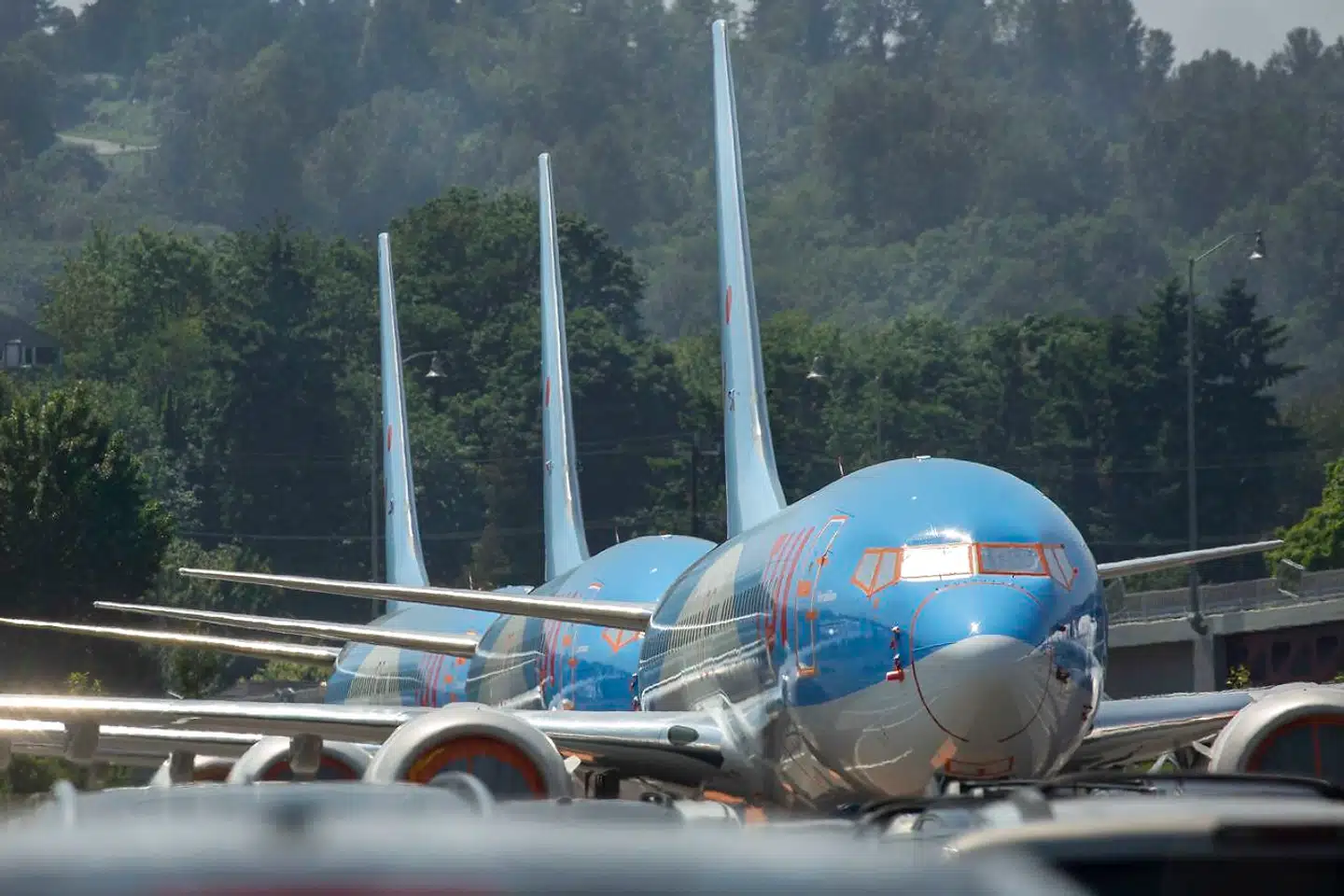 TUI's fly må blive på asfalten. Her ses tre fly i en lufthavn i Seattle, USA. Arkivfoto