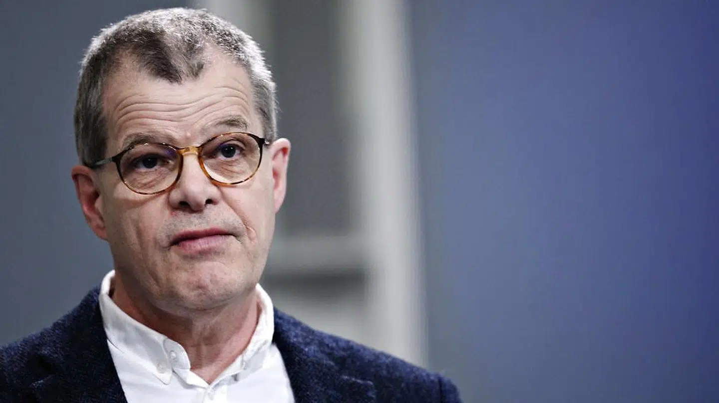 Faglig direktør for Infektionsberedskab i Statens Serum Institut Kåre Mølbak overvejer at lade etnicitet indgå i de officielle statistikker over smittede og indlagte med coronavirus.