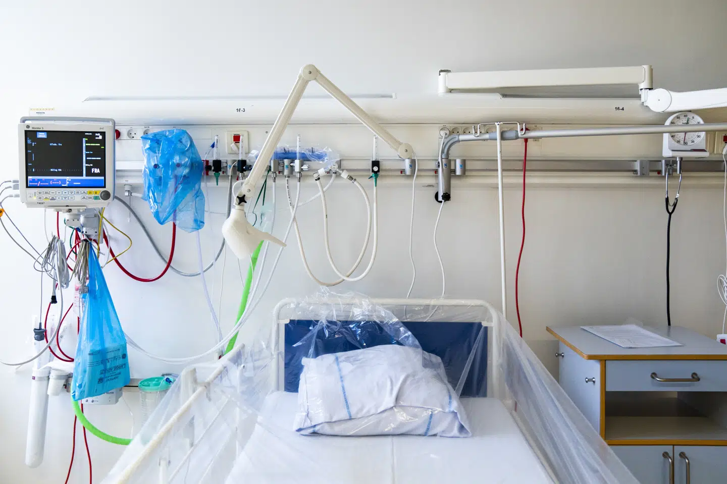 Omkring 30 er sprunget fra dansk studie, hvor det testes, om et malariamiddel kan mindske bivirkningerne af coronavirusset. Det har de gjort, efter at udenlandske studier har vist alvorlige bivirkninger. Men de blev ikke udført ordentligt, mener dansk overlæge, som ikke ser grund til panik. Ida Marie Odgaard/Ritzau Scanpix