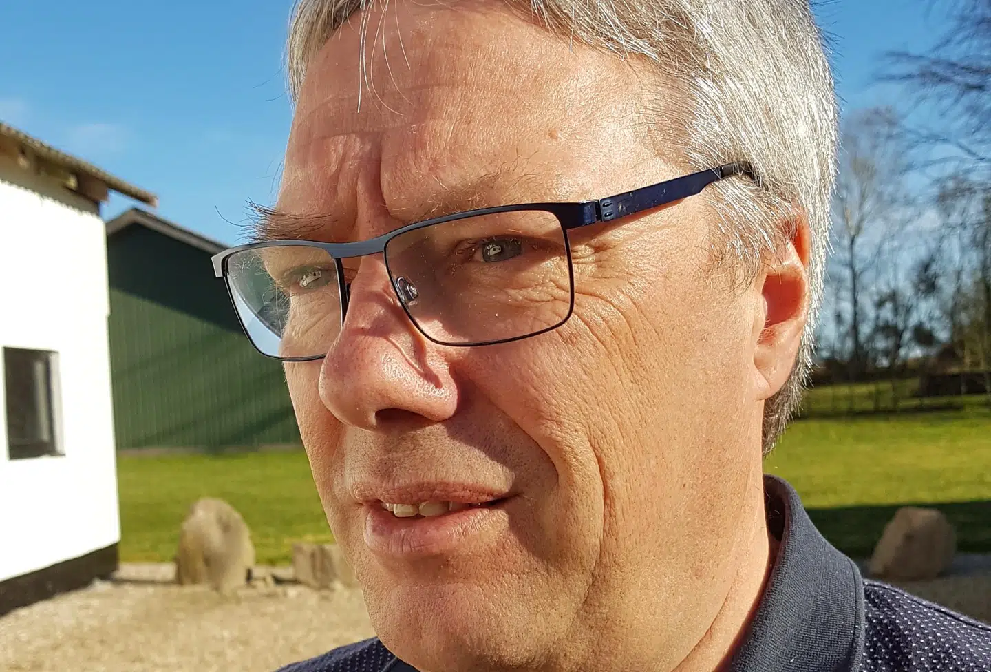 Tom Pedersen frygter, at hans non-profit organisation, der hjælper udsatte børn og unge, går neden om og hjem.