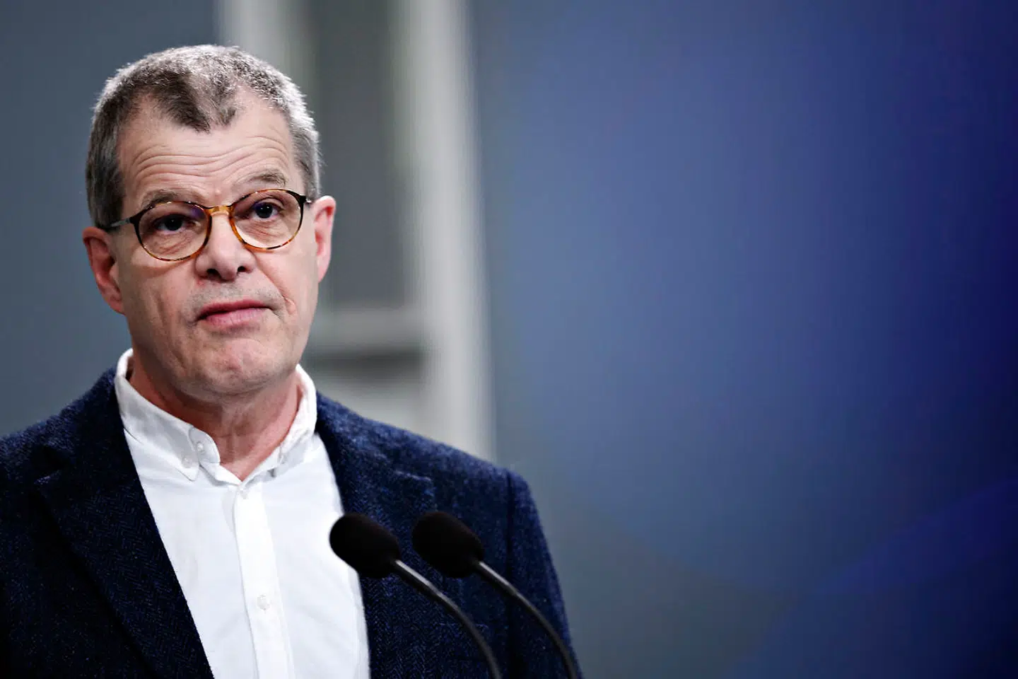 Faglig direktør for Infektionsberedskab i Statens Serum Institut Kåre Mølbak overvejer at lade etnicitet indgå i de officielle statistikker over smittede og indlagte med coronavirus.
