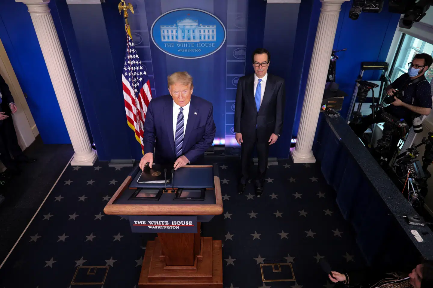 Trump ville hverken be- eller afkræfte historier om, at Nordkoreas leder, Kim Jong-un, er ved dårligt helbred. Jonathan Ernst/Reuters