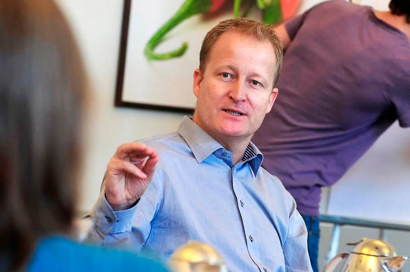 Direktøren for Danske Patienter, Morten Freil, er meget bekyrmret over nye tal om, hvor mange coronasmittede på plejehjem, der dør.