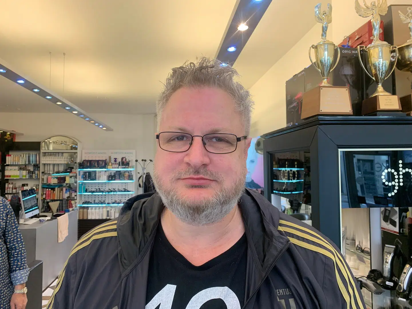 Simon Weeks er blev trimmet i siderne, og det er blevet præcis, som han kan lide det, siger han.