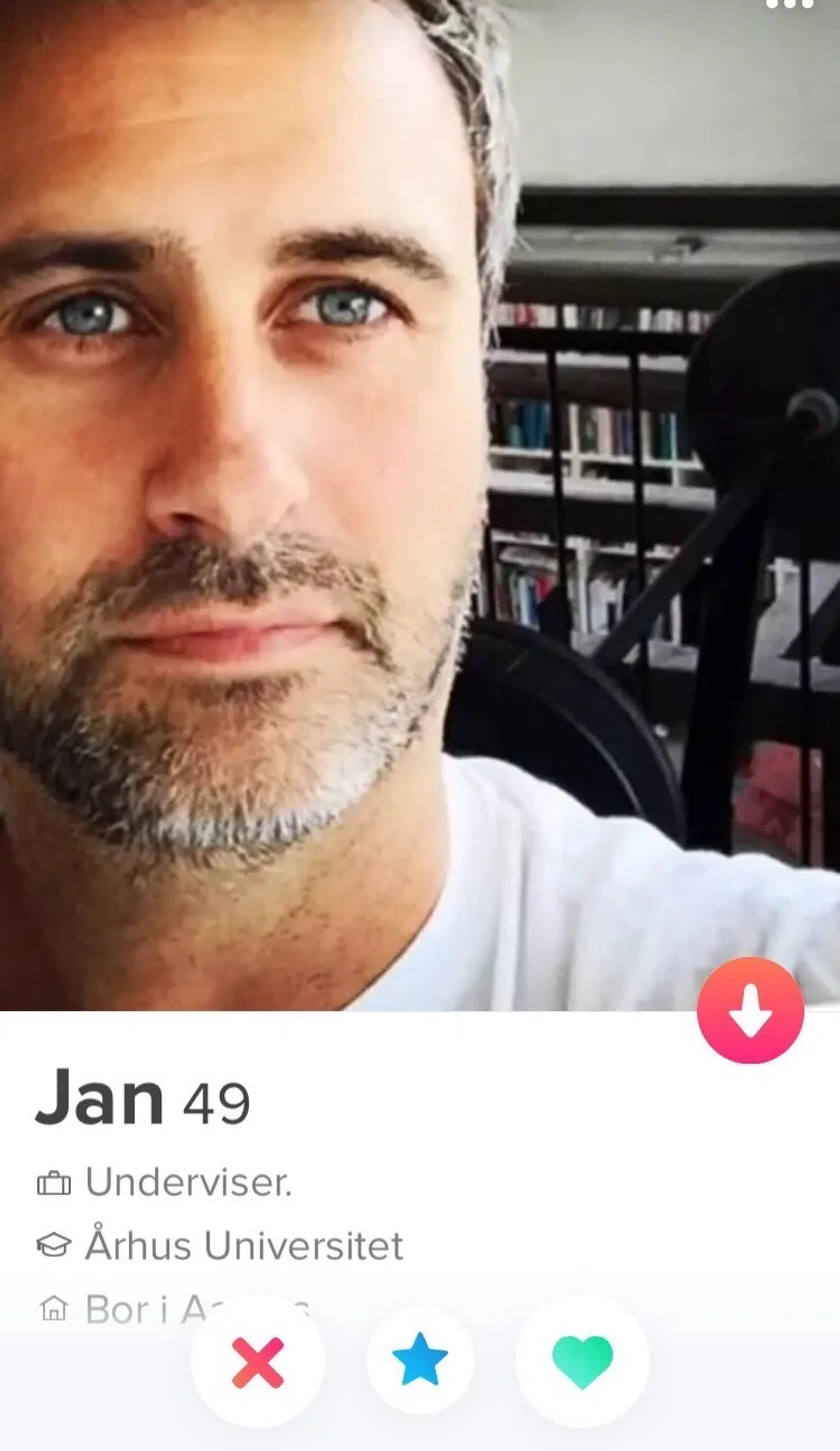 Her ses et screenshot af en fakeprofil, der er blevet oprettet med Niklas Roars billeder.
