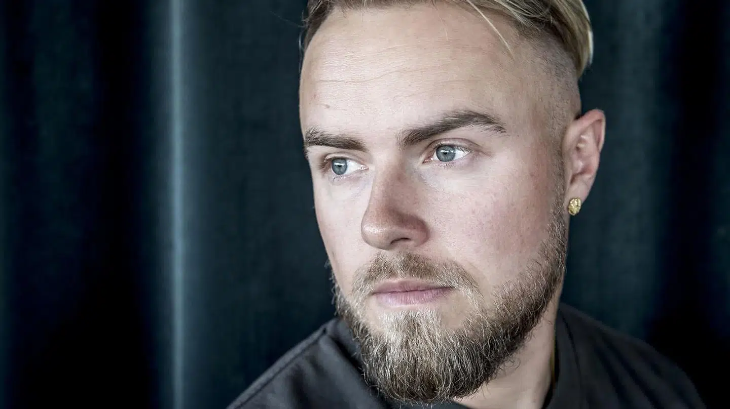 Peter Falktoft måtte beklage, at han havde reklameret for det udskældte Smilebright.
