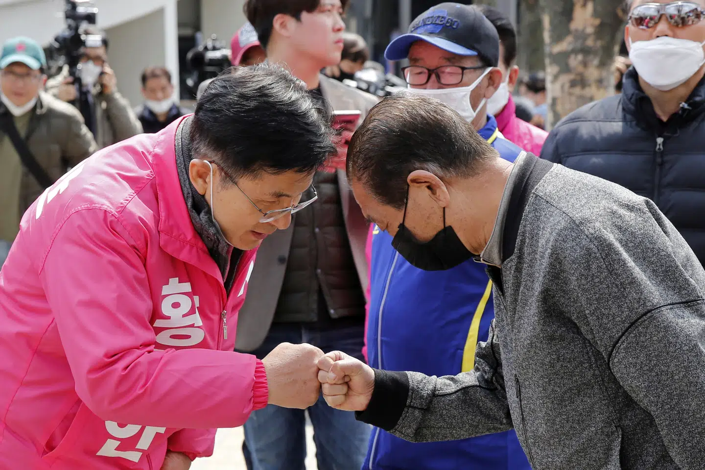 Sydkoreanske forskere er i gang med at undersøge, hvordan raskmeldte personer igen kan blive smittet med coronavirus. (arkivfoto) Heo Ran/Reuters