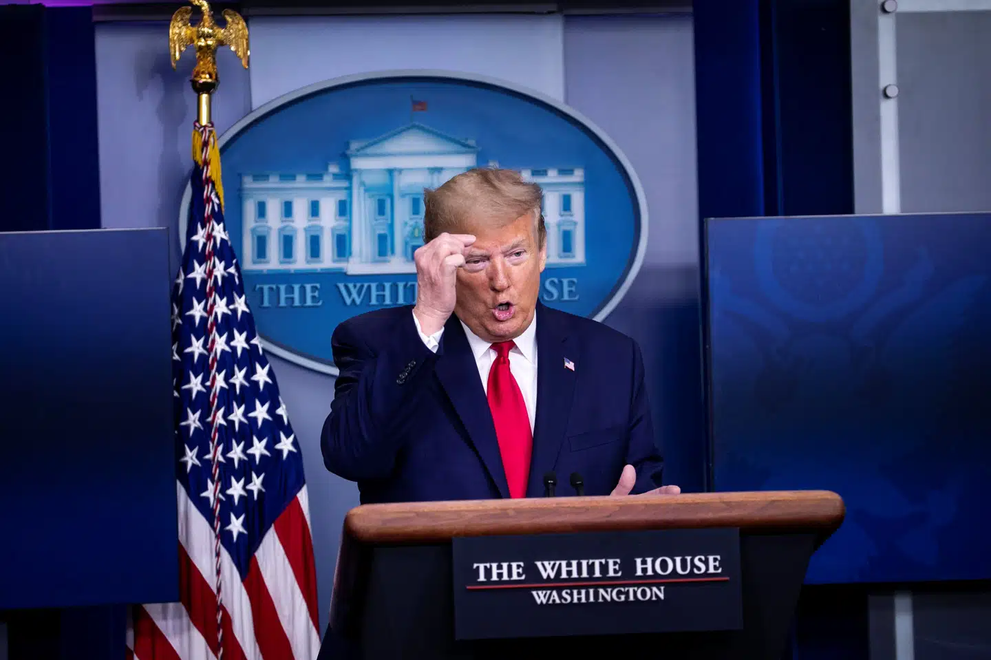 - Hvis det var en fejl, var det en fejl. Men hvis Kina var ansvarlig for det, mener jeg, at der helt sikkert bør være konsekvenser, siger Donald Trump på sit daglige pressemøde i Det Hvide Hus. Alexander Drago/Reuters