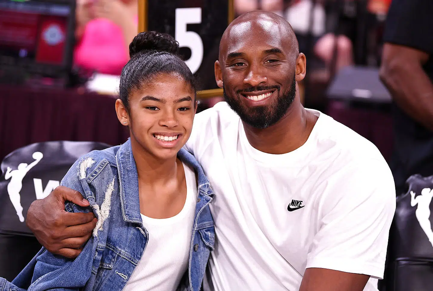 Kobe Bryant og datteren Gianna ved en WNBA All Star-kamp.
