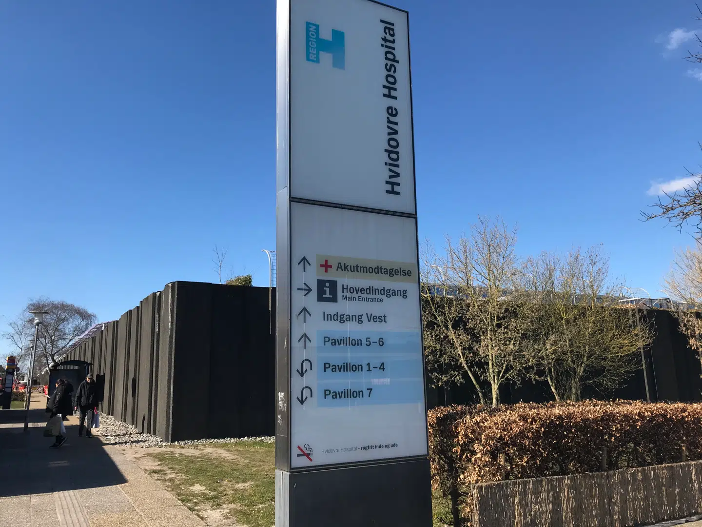 Det har skabt store diskussioner på Hvidovre Hospital, at en patient efter tre ugers indlæggelse er testet positiv for coronavirus. Han kan dermed have smittet en masse andre patienter fra den afdeling, han lå. Foto: Thomas Nørmark Krog