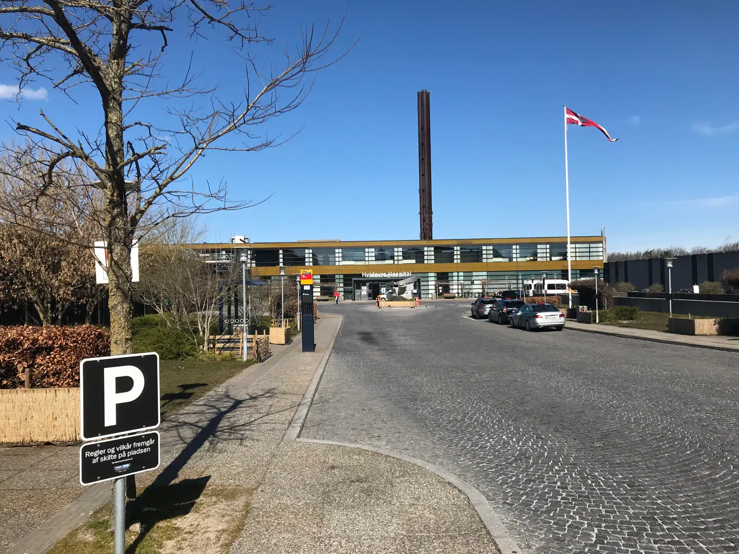 Her på Hvidovre Hospital er flere patienter indlagt anden sygdom end coronavirus, pludselig testet positive for netop coronavirus, erkender hospitalsdirektøren.