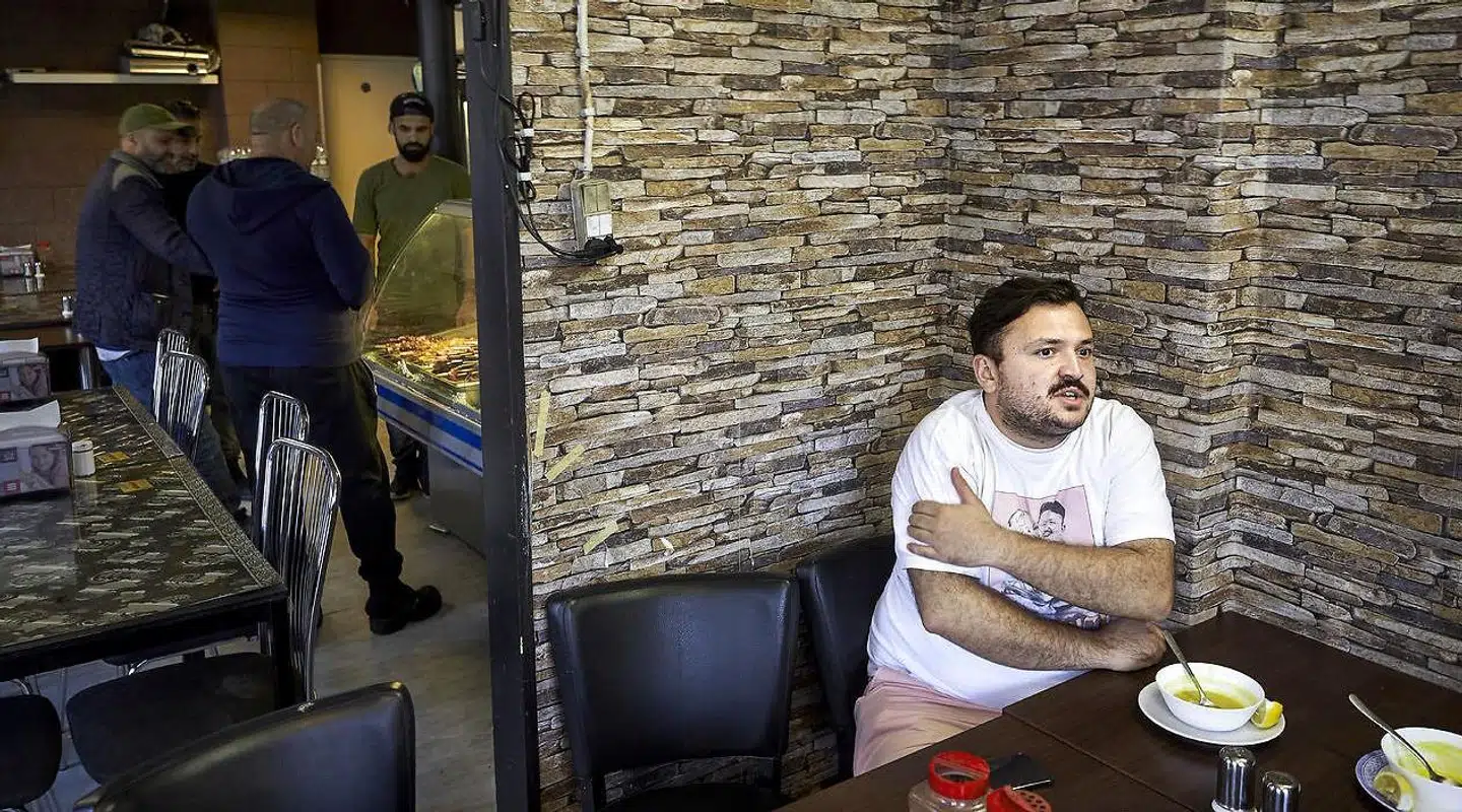 Umut Sakarya har som følge af coronakrisen måttet lukke sine tre restauranter, Guldkroen, Guldgrillen og Guldkebab.