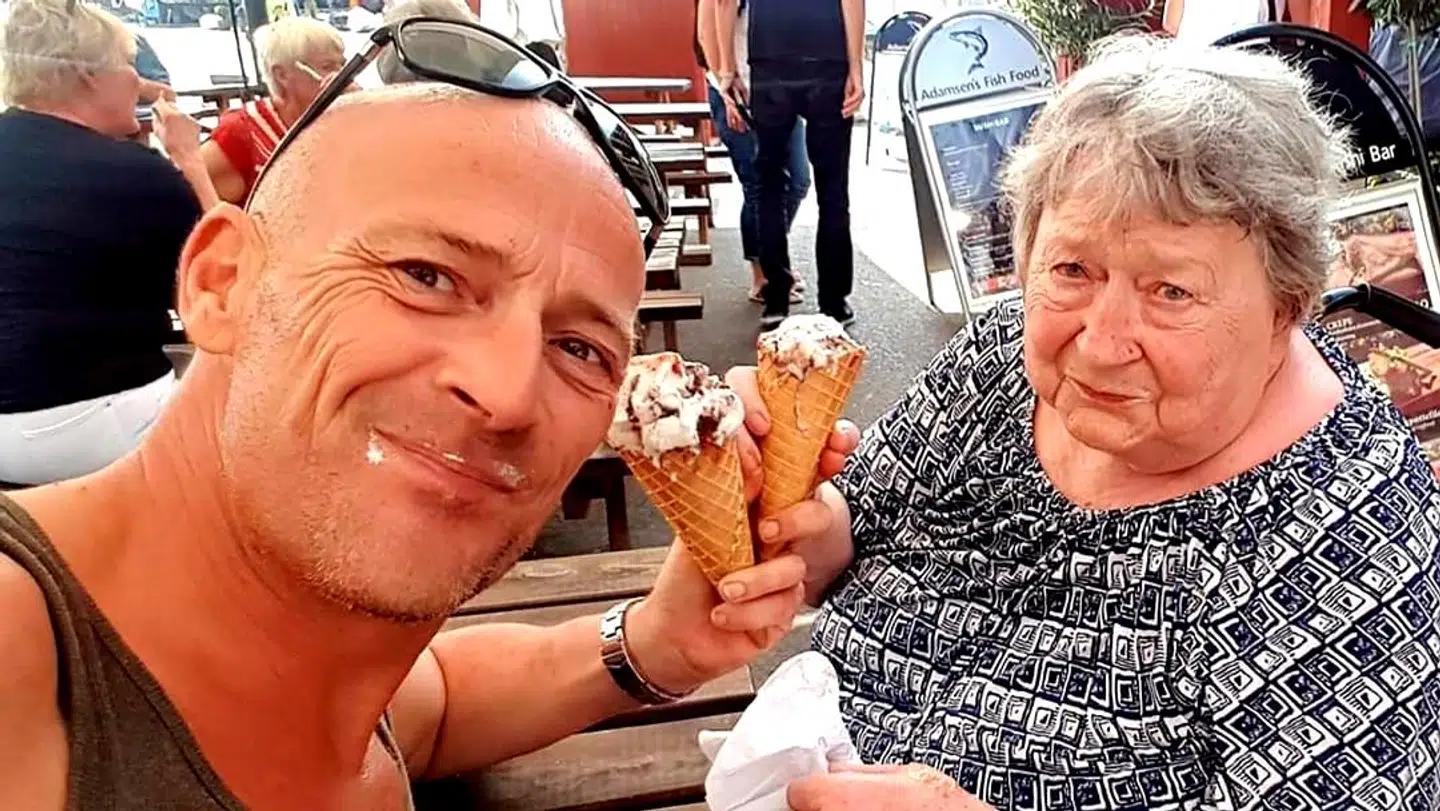 Frank Gardner Peters og hans mor, som altid er blevet kaldt 'Mulle'.