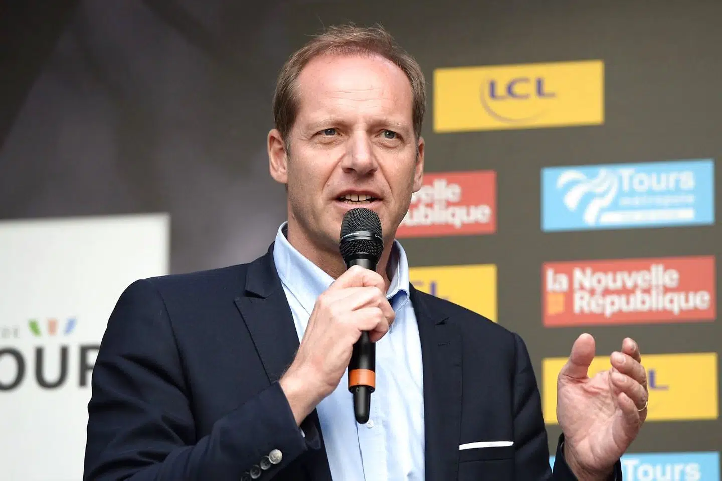 Løbsdirektør Christian Prudhomme siger til L'Équipe, at det er »essentielt, at rytterne har to måneder inden Tour-start: En god måned, hvor de kan træne, og derefter nogle uger med mindst et vigtigt løb.«