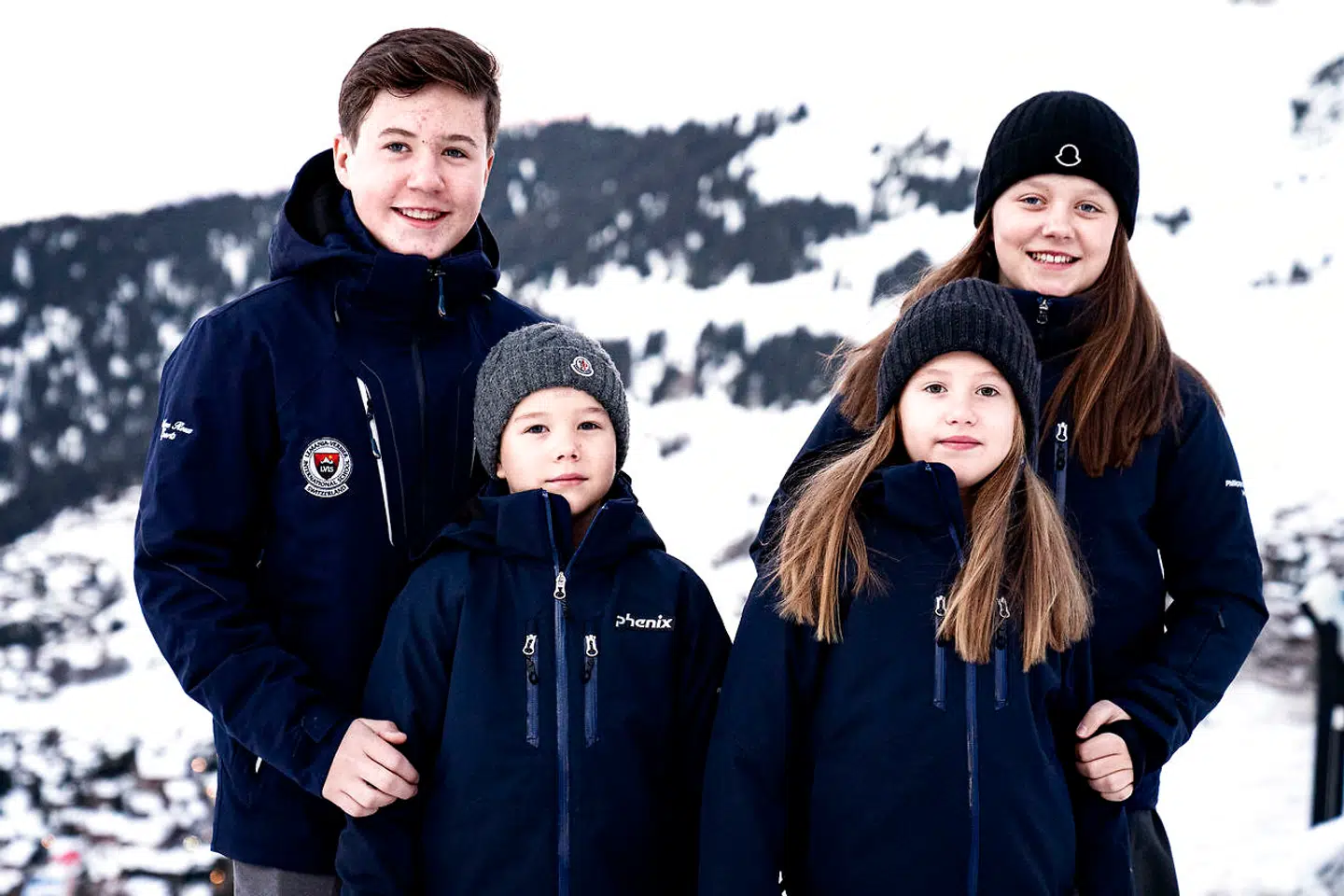 Modsat deres yngre søskende, så skal prins Christian og prinsesse Isabella endnu ikke i skole igen.