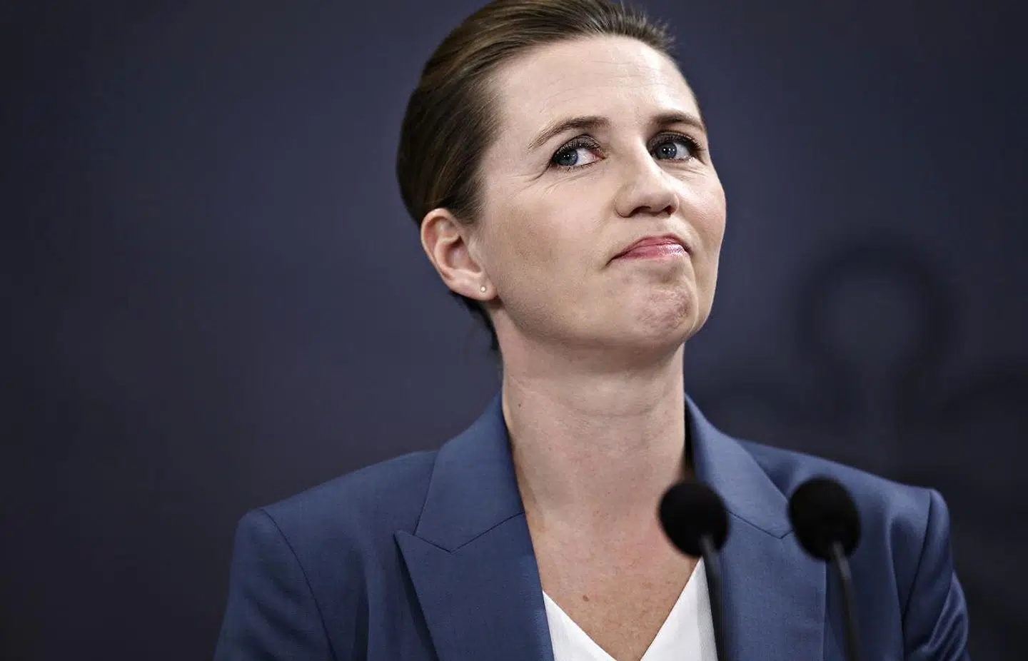 Statsminister Mette Frederiksen (S) har fået noget at spekulere over. Frisører og restauranter er nemlig pressede af coronakrisen.