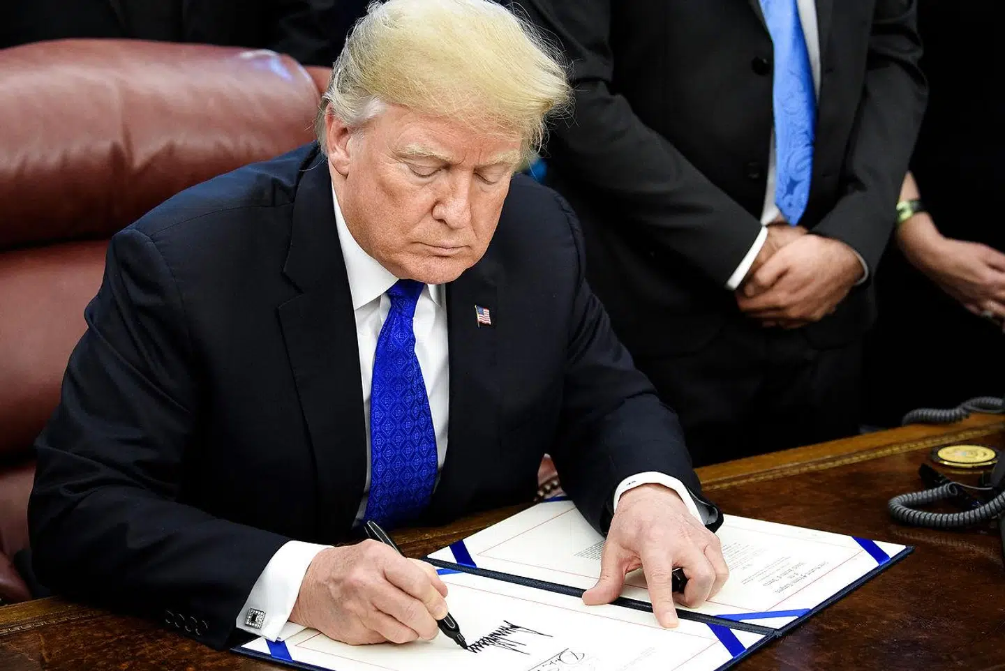 Donald Trump har gang i pennen.