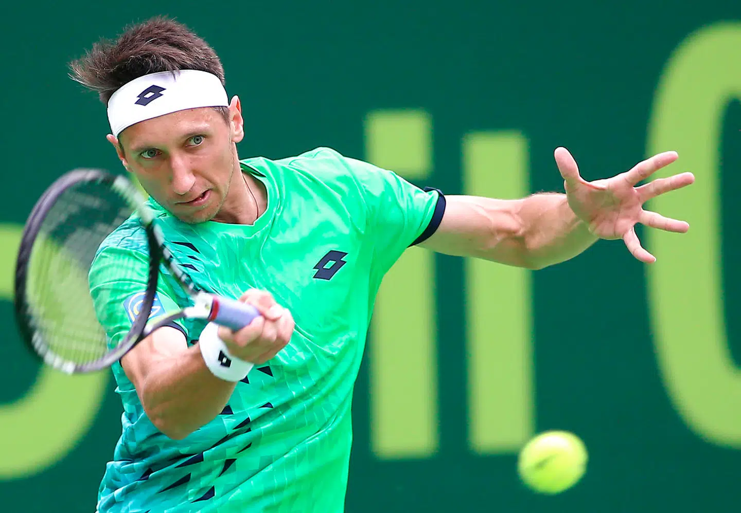 Sergiy Stakhovsky of Ukraine returns the ball to the Czech Republic's tennis player Tomas Berdych during their tennis match in the Qatar Open tournament on January 5, 2016, in Doha. AFP PHOTO / KARIM JAAFAR . KARIM JAAFAR / AFP
