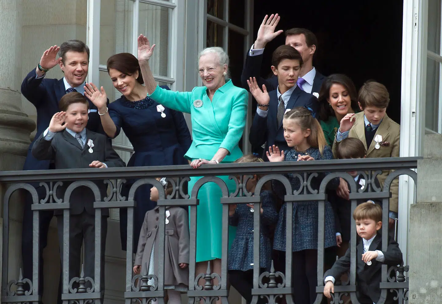 Dronning Margrethe med hele familien på sin 75-års fødselsdag. Sådan kommer det ikke til at se ud i år.