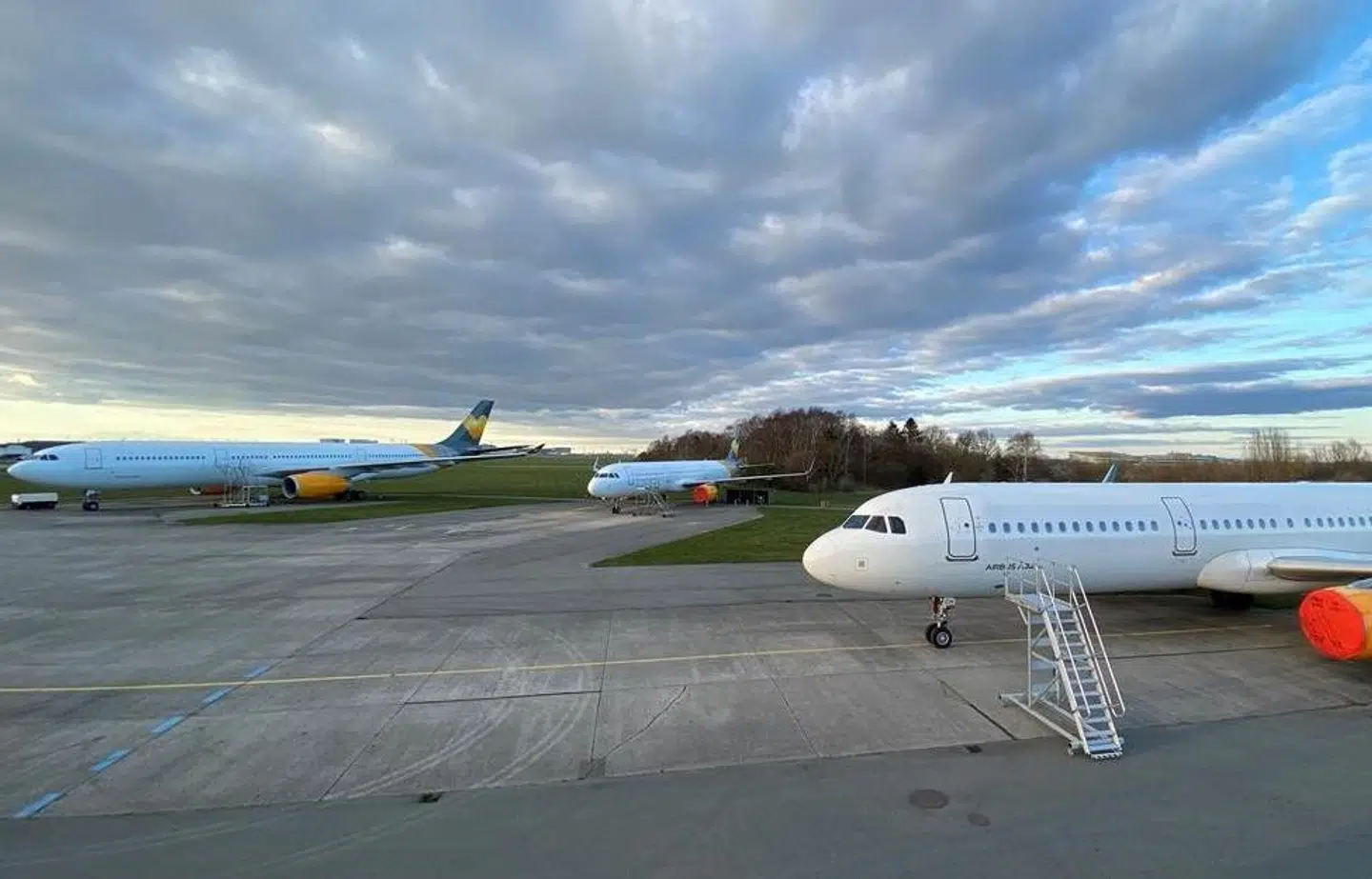 Sunclass' fly står på jorden, og det koster firmaet dyrt.