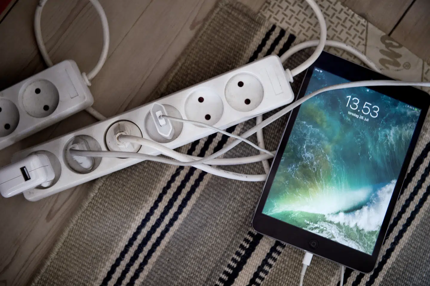 Strøm skal være billigere for danskerne, som så i stedet kan få råd til at øge deres forbrug - og dermed sætte gang i dansk økonomi. Sådan lyder et nyt forslag fra Det Økonomiske Råd. (Arkivfoto). Liselotte Sabroe/Ritzau Scanpix