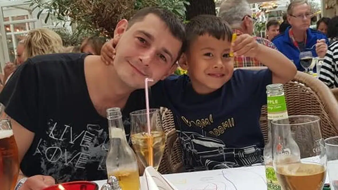 Karl Koch blev blot fire år. Her ses han sammen med sin far, Simon.