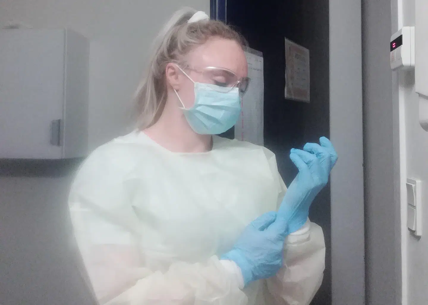 Annabell anslår, at skifter kittel og resten af udstyret 20 gange eller flere på en vagt.