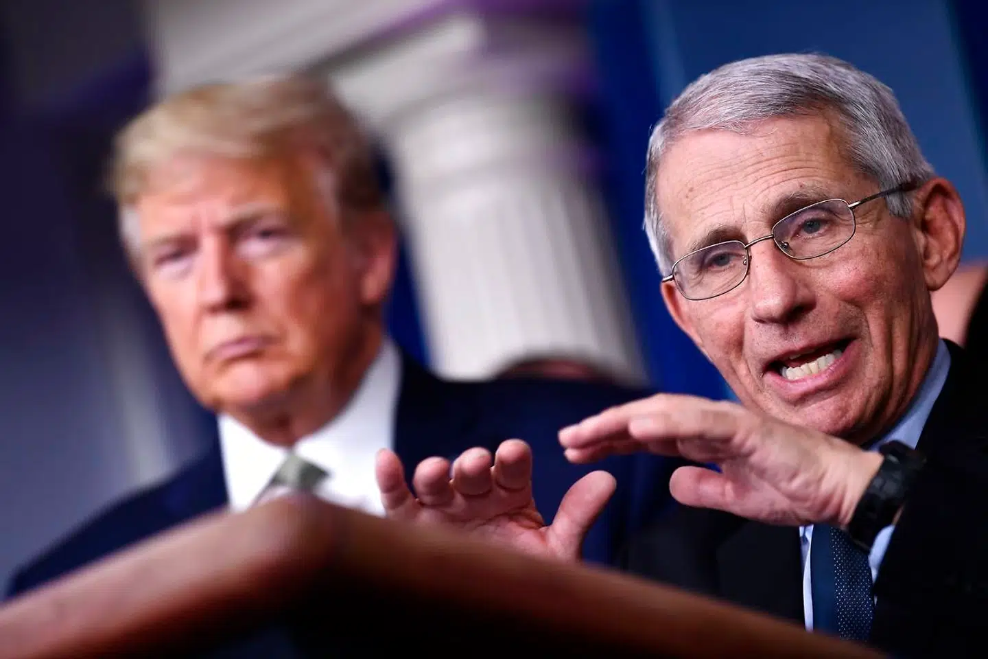Donald Trump sammen med sine ledende ekspert Dr. Anthony Fauci.