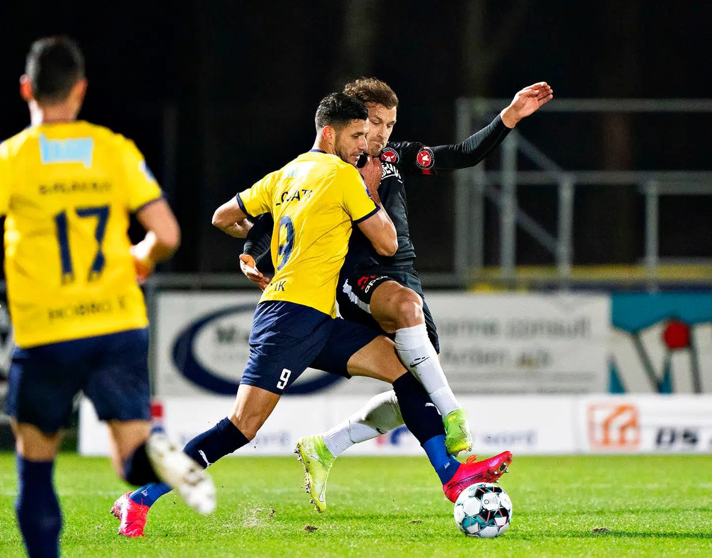 Hobros Imed Louati mod FC Midtjyllands Erik Sviatchenko i 3F Superliga-kampen mellem Hobro IK og FC Midtjylland på DS Arena i Hobro , 21. februar 2020.. (Foto: Henning Bagger/Ritzau Scanpix)
