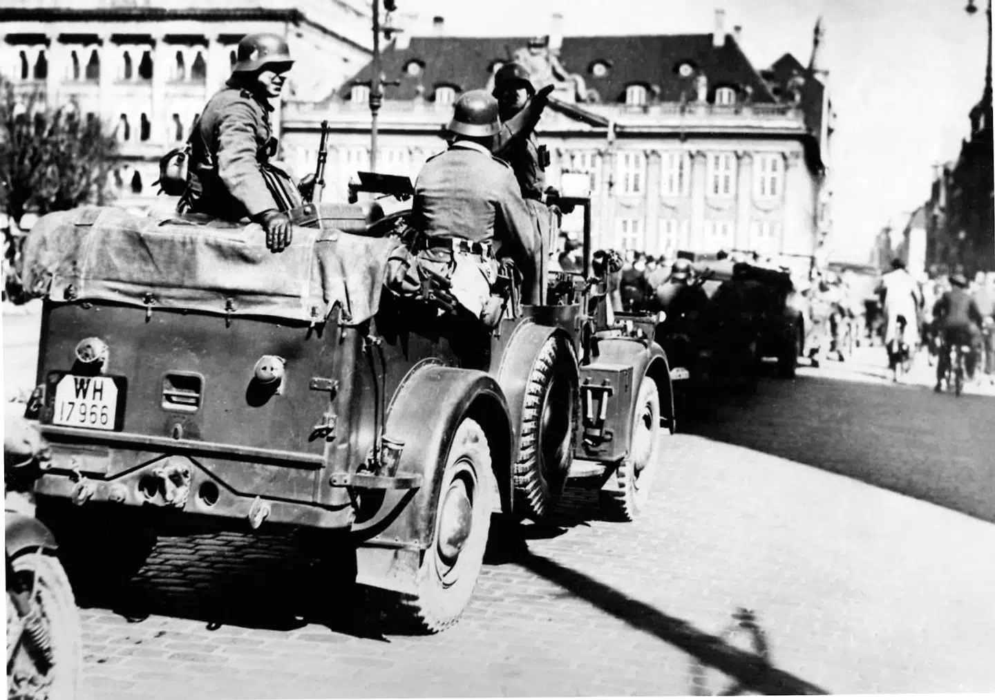 Sådan så der ud på Kgs. Nytorv den 9. april 1940.