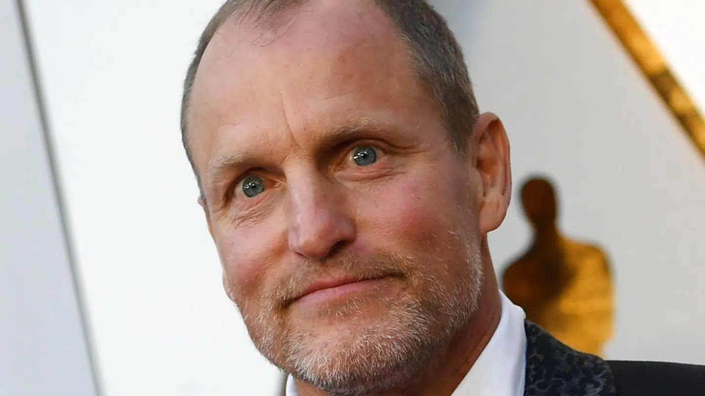 Her ses Woody Harrelsin ved Oscar-uddelingen i 2018. Længe inden verdenen for alvor var bevidst om coronavirus.