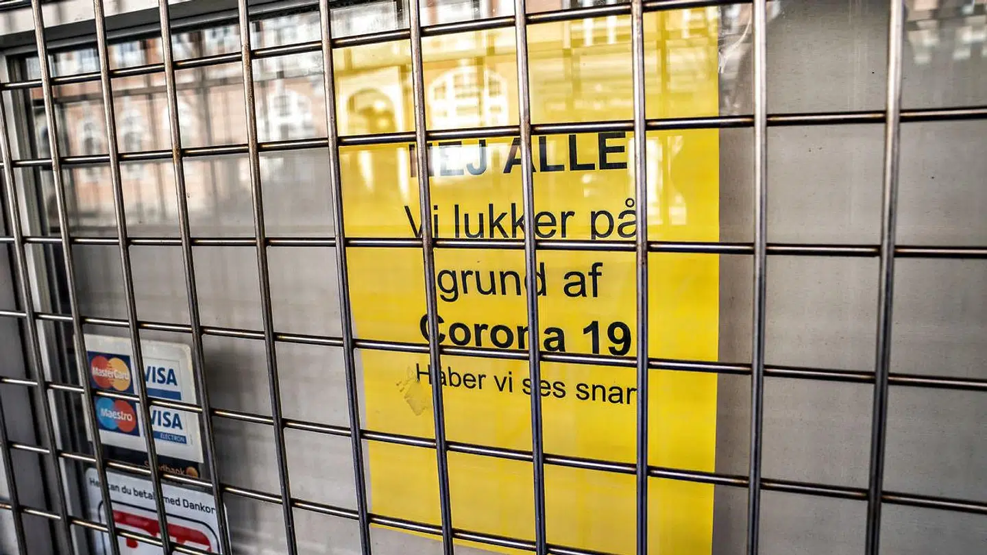 Dagtilbud, skoler, uddannelser, restauranter, storcentre, frisører og lignende skal indtil videre holde lukket frem til efter påske.