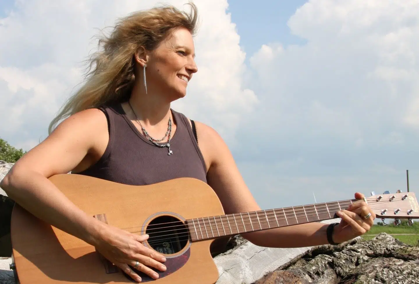 Anja Maindal kan lejes til arrangementer, hvor hun synger på egne og andres sange. Foto: anjamaindal.dk