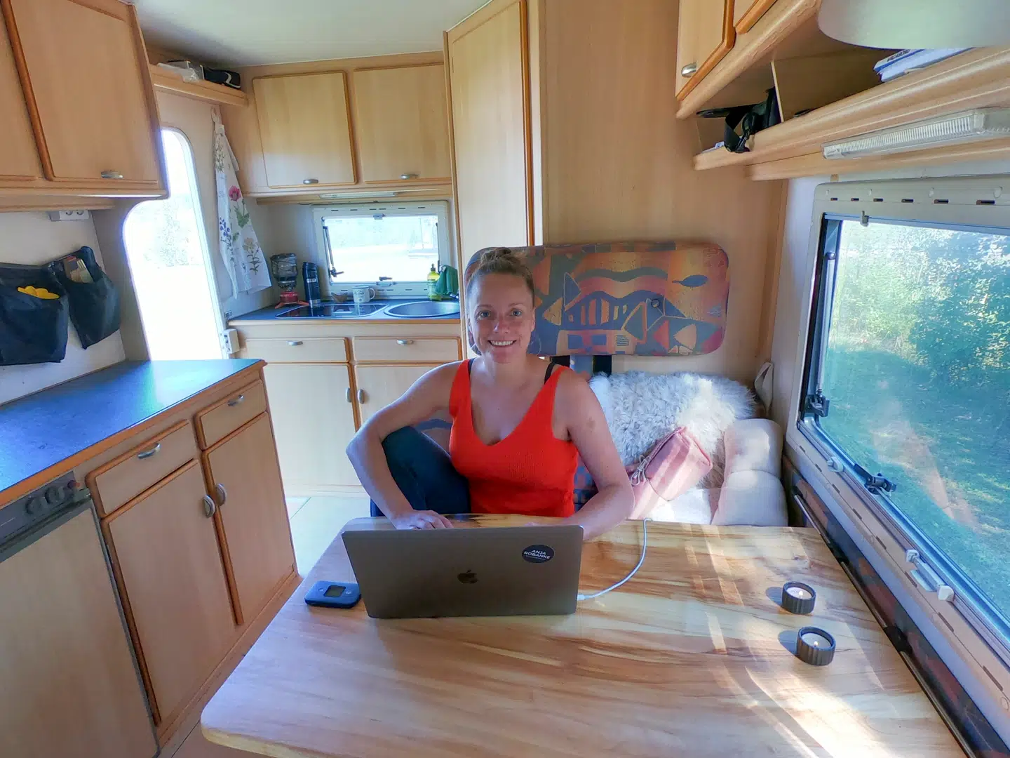 Anja i sin Camper 'Bumle'.