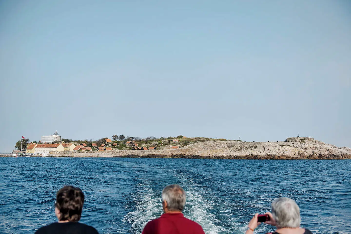 I højsæsonen kan man komme til og fra Christiansø to gange om dagen..