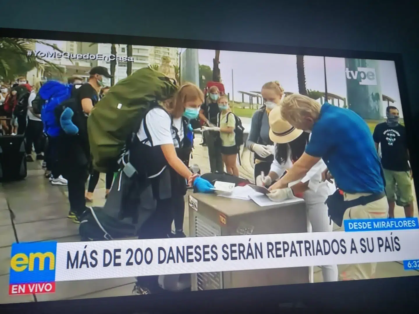 Nyheden om de mange strandede danskere blev også dækket i de lokale medier.